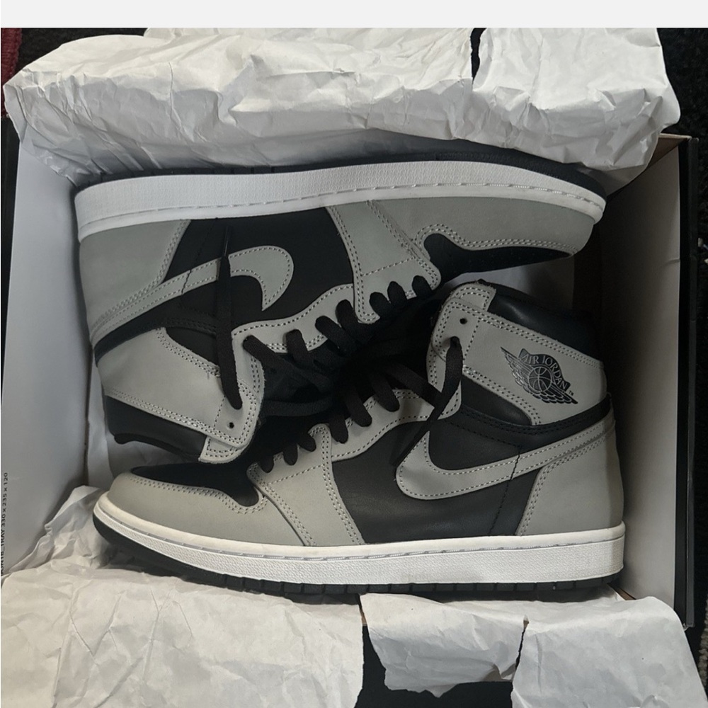 Nike Air Jordan 1 Retro High OG Pre-Owned Black & Gray Sneaker
